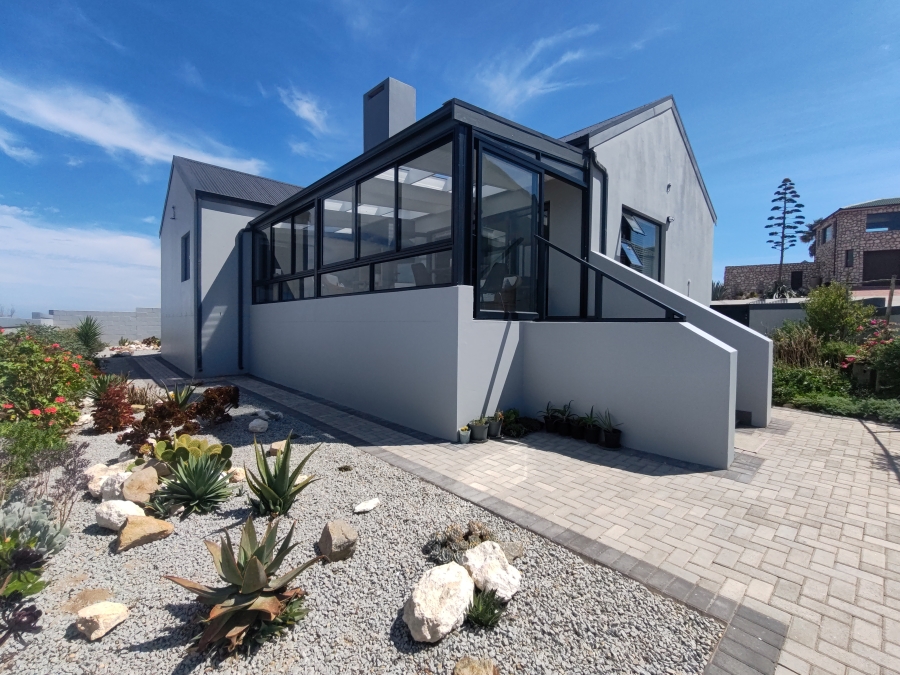 3 Bedroom Property for Sale in Hoogland Western Cape